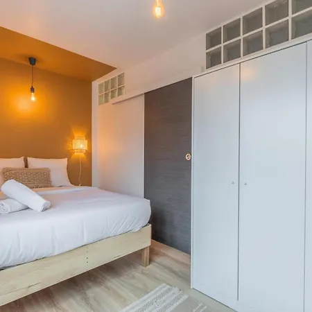 Apartment Renovated 2-bedroom Duplex Near Metro. *