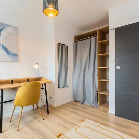 Apartmán Renovated 2-bedroom Duplex Near Metro.