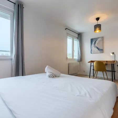 Renovated 2-bedroom Duplex Near Metro. Lille