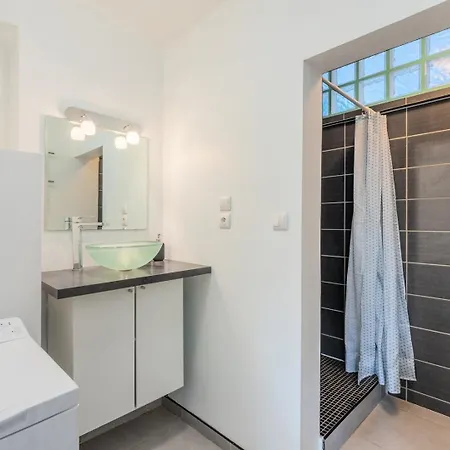 Renovated 2-bedroom Duplex Near Metro. * Lille