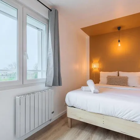 Renovated 2-bedroom Duplex Near Metro. شقة ليل